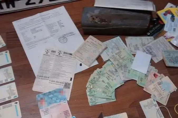Під час перереєстрації авто лучанина виявили підробку