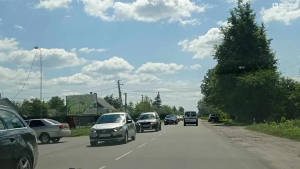 На вихідні – на Світязь: у Любомлі – довжелезна автотягучка (фото, відео)