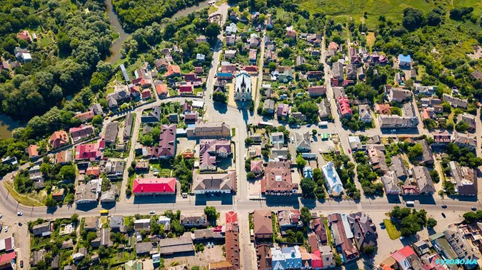 Між падінням ясена і візитом Зеленського: старий Луцьк показали з висоти (фото)
