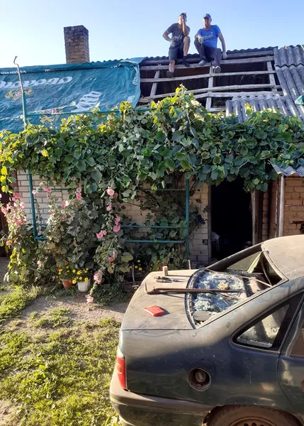Завали розбирали всім селом: показали руйнування після збиття БПЛА на Волині