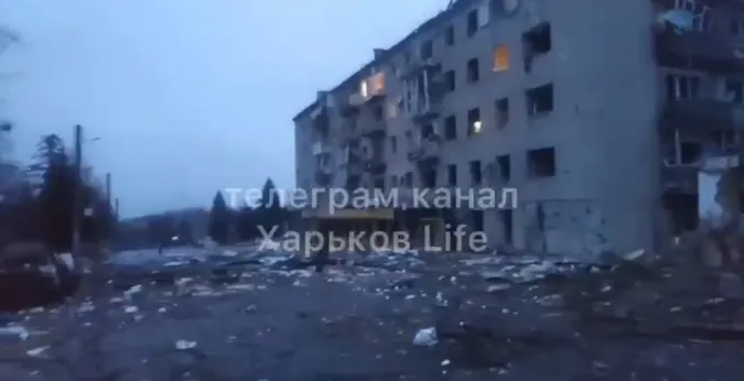 Розбиті будинки і загиблі діти: показали масштаби руйнувань в Ізюмі (відео)