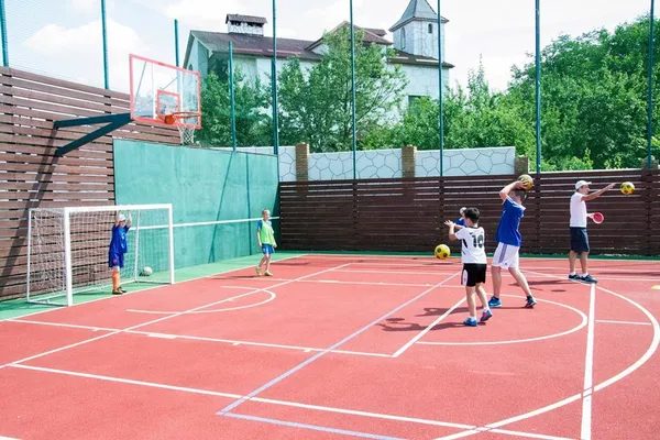 Спортмайданчик в луцькому City Park переходить на «літній графік» роботи (фото)
