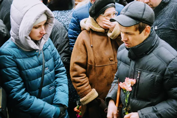 Відомий у Луцьку вуличний баяніст Сергій  також виявив бажання віддати шану Миколі Романюку