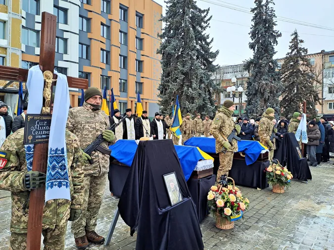 Ковель навколішки попрощався з Героями Миколою Сичем та Андрієм Вдовиченком, які два роки були зниклими безвісти