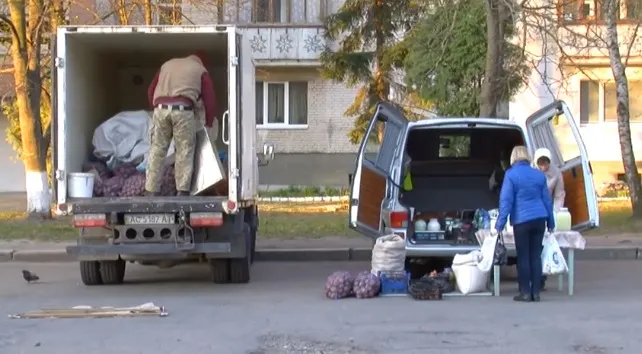 Луцькрада хоче забрати ярмарок біля РАЦСу, бо заважає (відео)