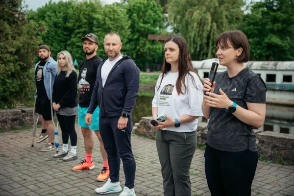 «Місто, рухайся!»: пів сотні лучан зібралися на перше тренування просто неба (фото)