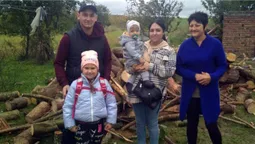 Поки чоловік служить, допомагають сусіди: родина з Луганщини облаштувалась в селі на Волині (відео)