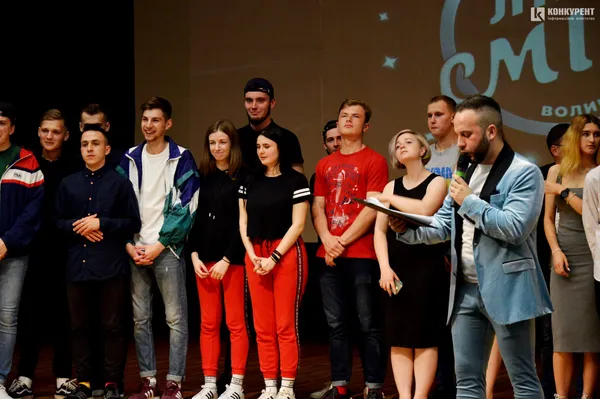 Хірунья, львівська гопота та стриптиз від мами: у Луцьку відбулася студентська «Ліга сміху» (фото)
