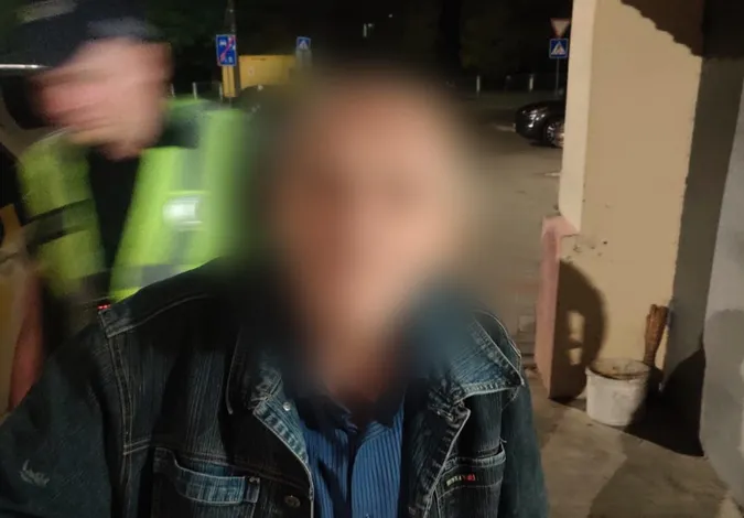 У Луцьку біля вокзалу загубився дідусь