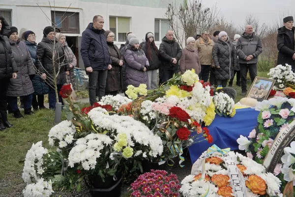 У Володимирі провели в останню дорогу полеглого воїна Олександра Кіндру (фото)