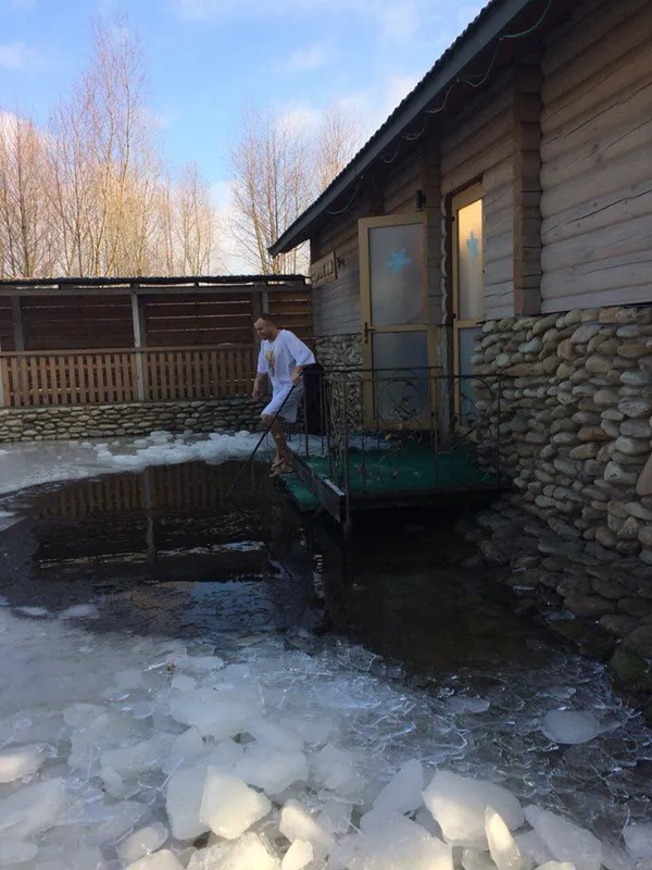 Хто з відомих волинян ризикнув зануритися на Водохреща (фото)