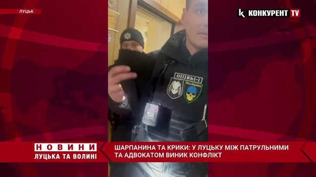 Шарпанина та подряпини: у Луцьку між патрульними та адвокатом виник серйозний конфлікт (відео)