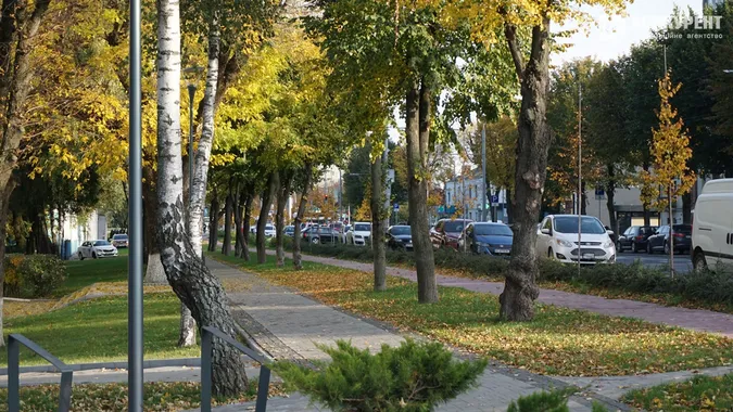 Осінь у Луцьку: місто заграло барвами (фото)
