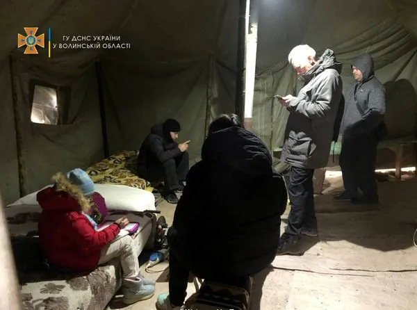 Для обігріву і відпочинку: в Устилузі розгорнули намет біля пункту пропуску (фото)