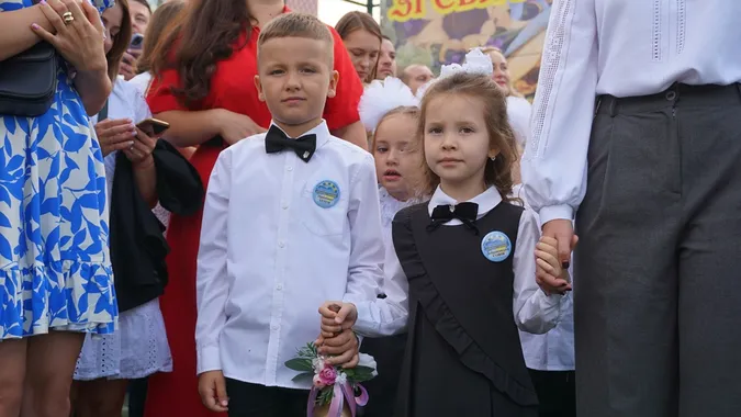 Як відзначили перший дзвоник у Луцькому ліцеї №9 (фото)