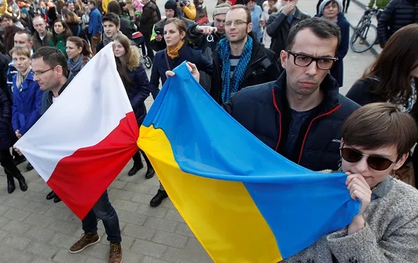 Тисячі українців просять у Польщі стасут біженця