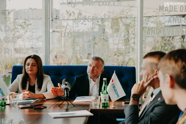 «Місто потрібно довірити місцевій команді»: найцікавіше з брифінгу Покровського та Надточій (фото)