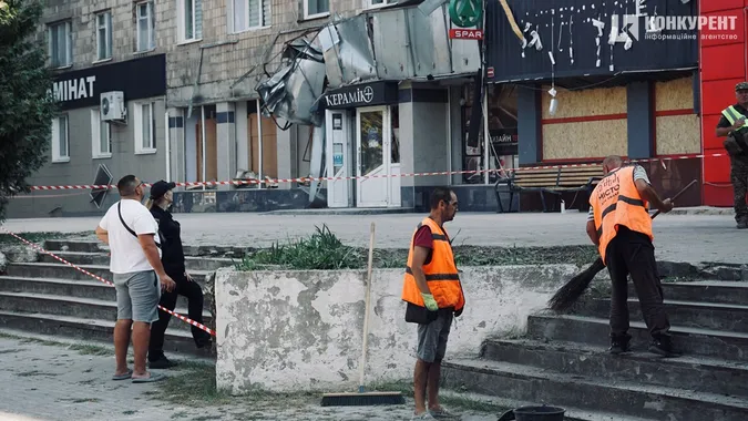 У Луцьку виплатять допомогу мешканцям, які постраждали через обстріли