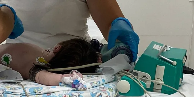 Мала ваду серця: лікарі врятували життя 14-денній крихітці з Луцька (фото)