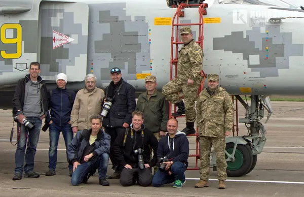 Журналістам з ЄС показали військову авіацію в Луцьку