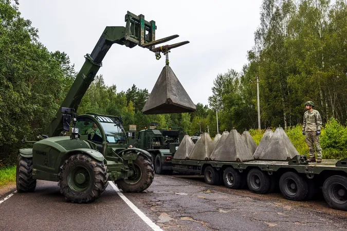 Литва встановила «зуби дракона» на кордоні з РФ та Білоруссю (фото)