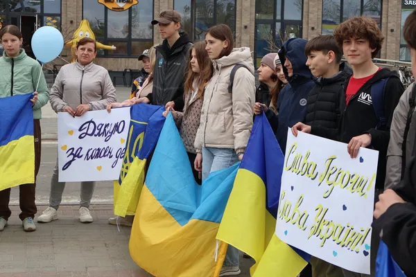 На Волині громада зустріла звільненого з полону Захисника Андрія Жолоба (фото)