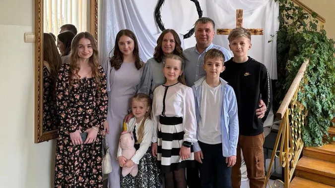 «Швидка допомога» для малечі: як велика родина на Волині дарує безпеку кризовим дітям