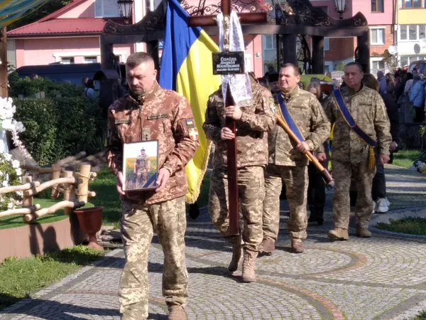 У Володимирі попрощалися із загиблим на війні солдатом Андрієм Сапігою (фото)