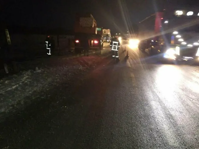 На Волині водіїв визволяли зі снігових заметів 