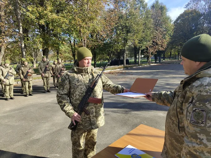 І контрактники, і мобілізовані: у Луцьку прикордонники склали присягу (фото)