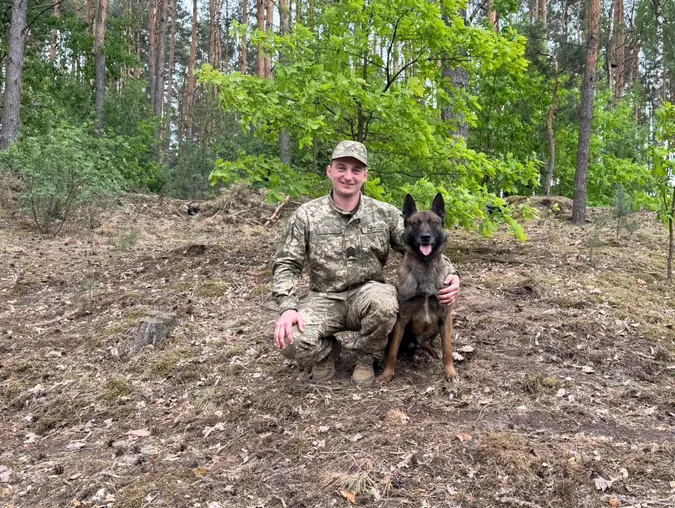 Служба з чотирилапими напарниками: як прикордонник із Волині здійснив дитячу мрію (фото)