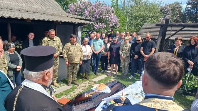Помер від важкої хвороби: на Волині поховали Захисника Володимира Головашова (фото)