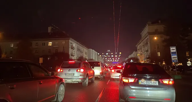 Передноворічний Луцьк: проспект Волі – в заторах