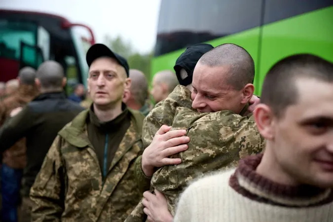 Відбувся обмін – 205 полонених захисників повернулися в Україну