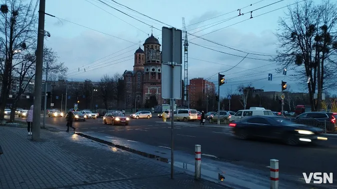 У Луцьку біля ПортCity не працюють світлофори – вже сталася ДТП (фото)