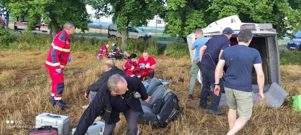 Водій заснув: у Володимир-Волинському районі перекинулося авто (фото, відео, оновлено)