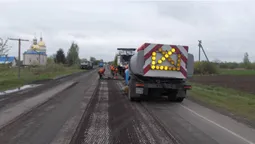 Показали, як кладуть асфальт у Ківерцівському районі (фото)