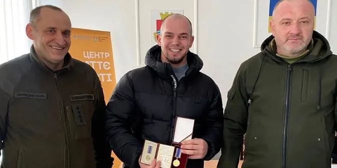 Військового з Волині нагородили медаллю «Захиснику Вітчизни» (фото)