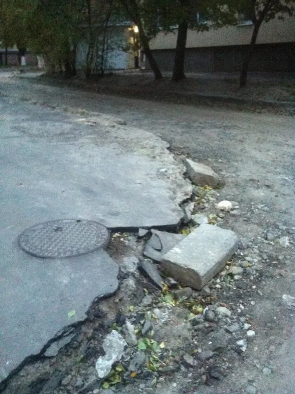 Луцький двір перетворився на «болото» (фото)