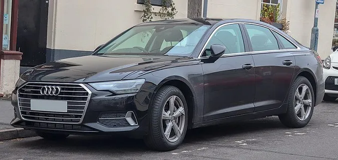 В Луцьку у водія, який їздив без прав, відібрали Audi