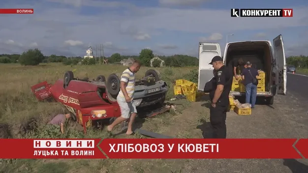На Волині перекинувся хлібовоз: водія забрала «швидка» (відео)