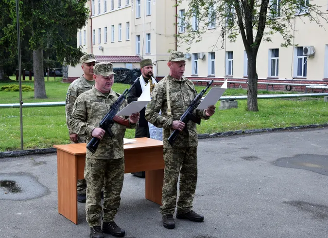 У Луцьку рекрути-прикордонники склали військову присягу (фото)