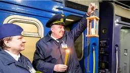 У Луцьк привезли Вифлеємський вогонь миру (фото)