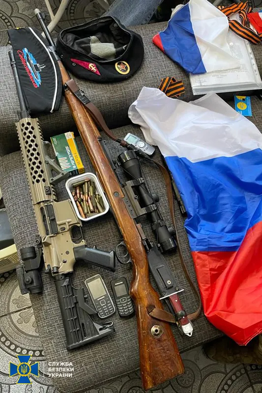 Ловили вісім років: СБУ затримала чоловіка, який підіймав триколор у Харкові в 2014-му