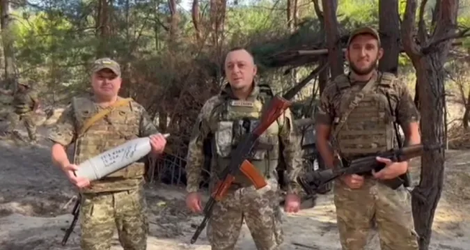 Артилеристи 100-ї бригади ефектно привітали школярів та студентів з передової (відео)