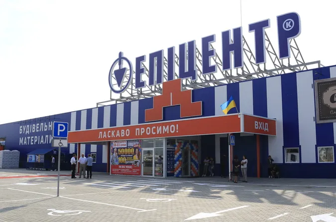 Лучанин в час карантину зняв довжелезну чергу до «Епіцентру» (фото, відео)