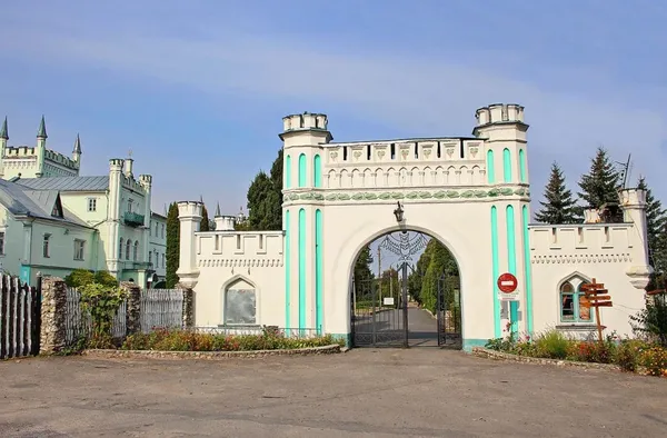 Пророцтво Мазепи, зниклий скарб і привид панни: які таємниці ховає англо-готичний палац історичної Волині