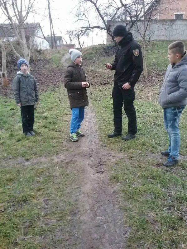 Луцькі муніципали насварили підлітків за петарди (фото)