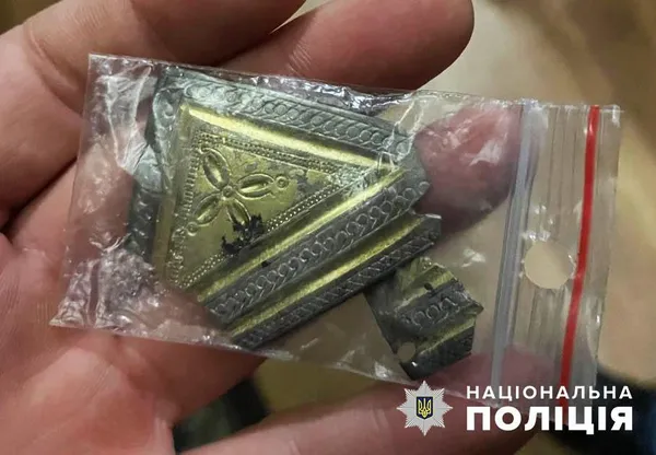 На Хмельниччині кіберполіціянти не дали продати артефакт, якому понад 1500 років (фото)