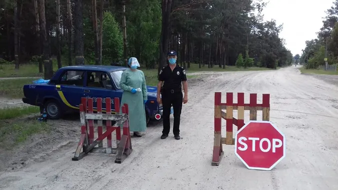 У селі в Камінь-Каширському районі встановили карантинні пости (фотофакт)